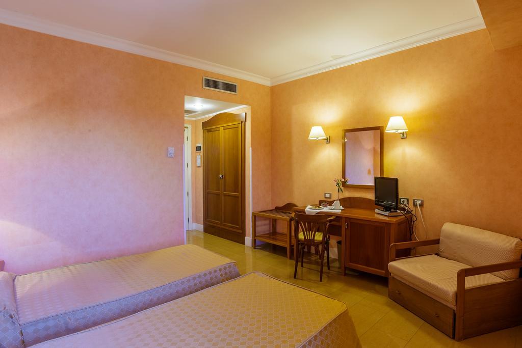 Economy Triple Room